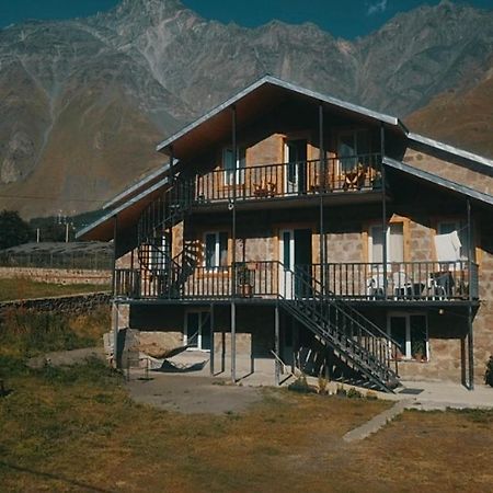 Hotel Dari Stepantsminda Exterior photo