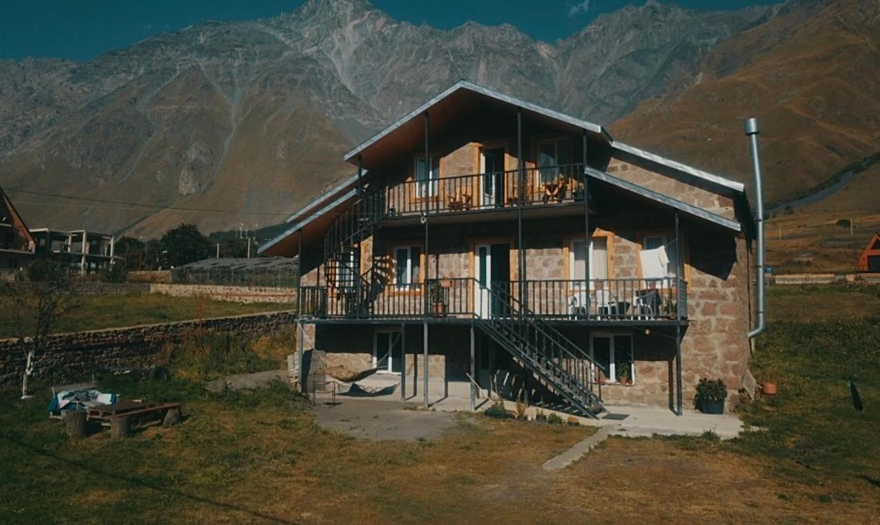 Hotel Dari Stepantsminda Exterior photo